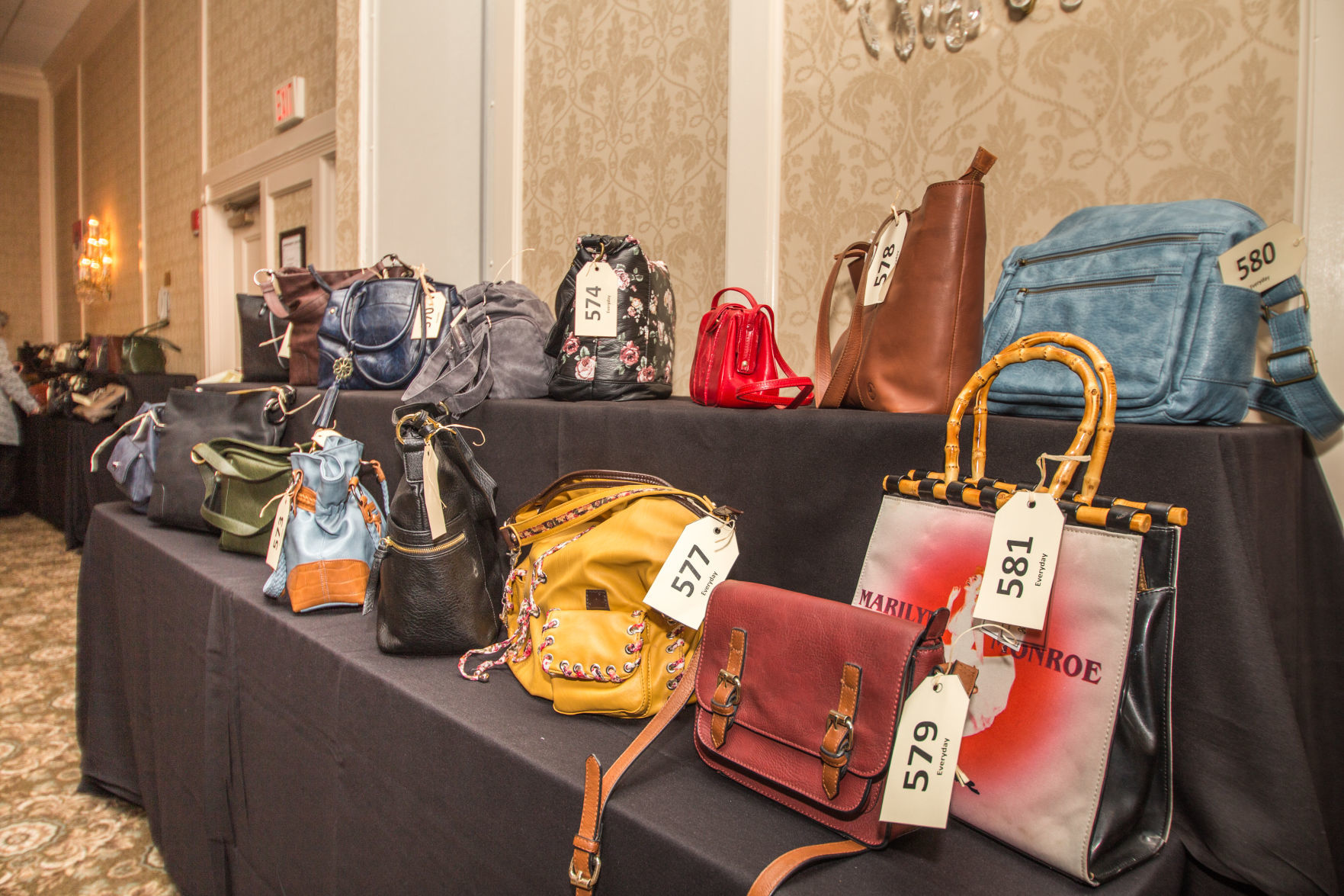 102018handbagstoendhunger17.jpg